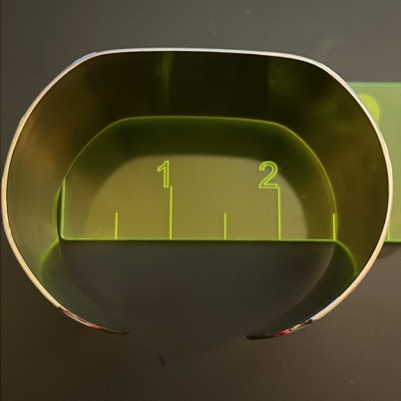 Stainless steel pyramid cuff - Picture 12 of 14